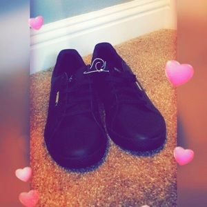 Black and Gold Never worn Puma shoes 👟